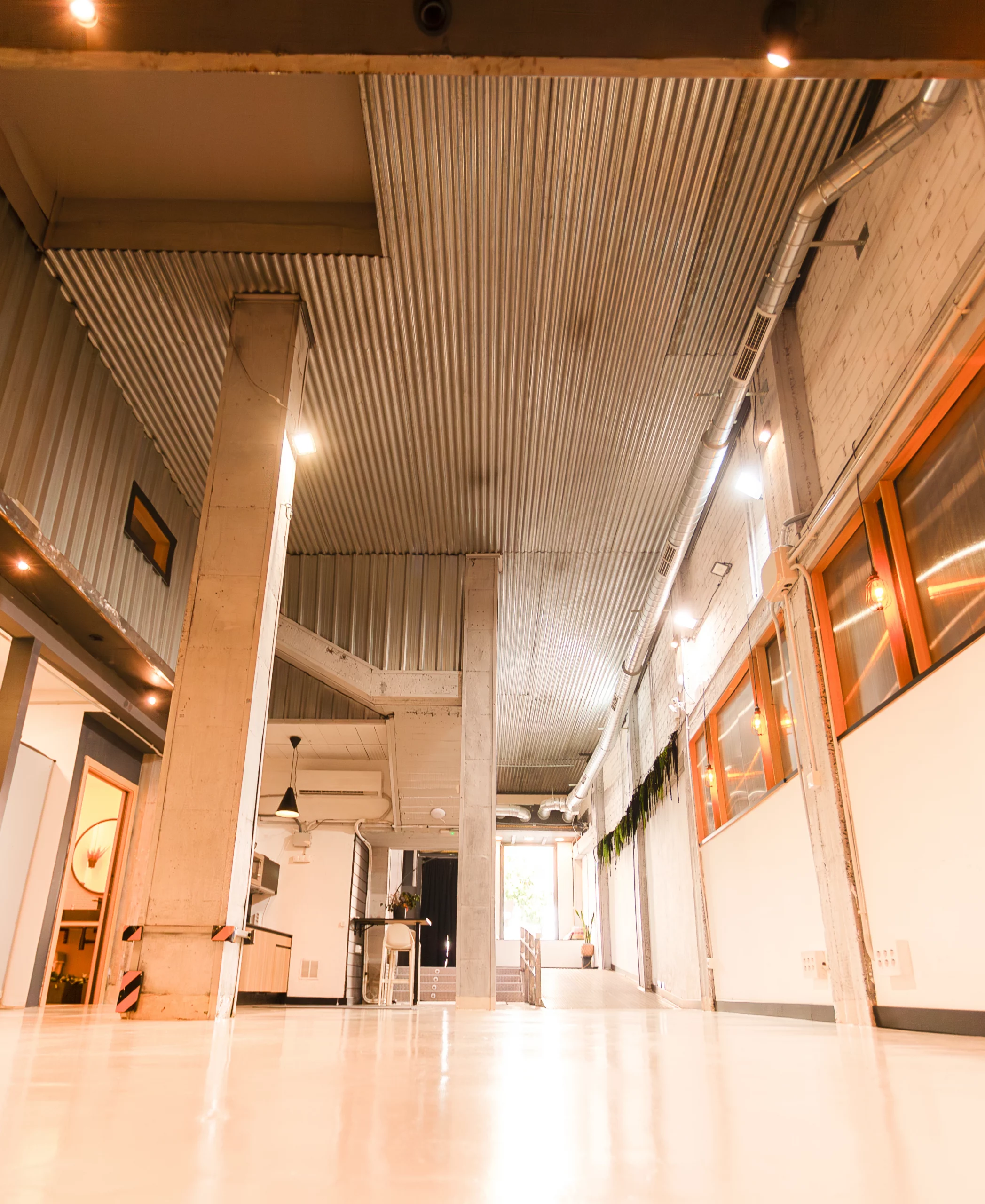 Commercial space in Malaga - Neurona 2 Espacio diáfano de Neurona Center con estilo industrial y techos altos